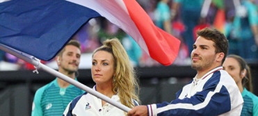 Porte Drapeau de la cérémonie de Cloture des Jeux de Paris 2024