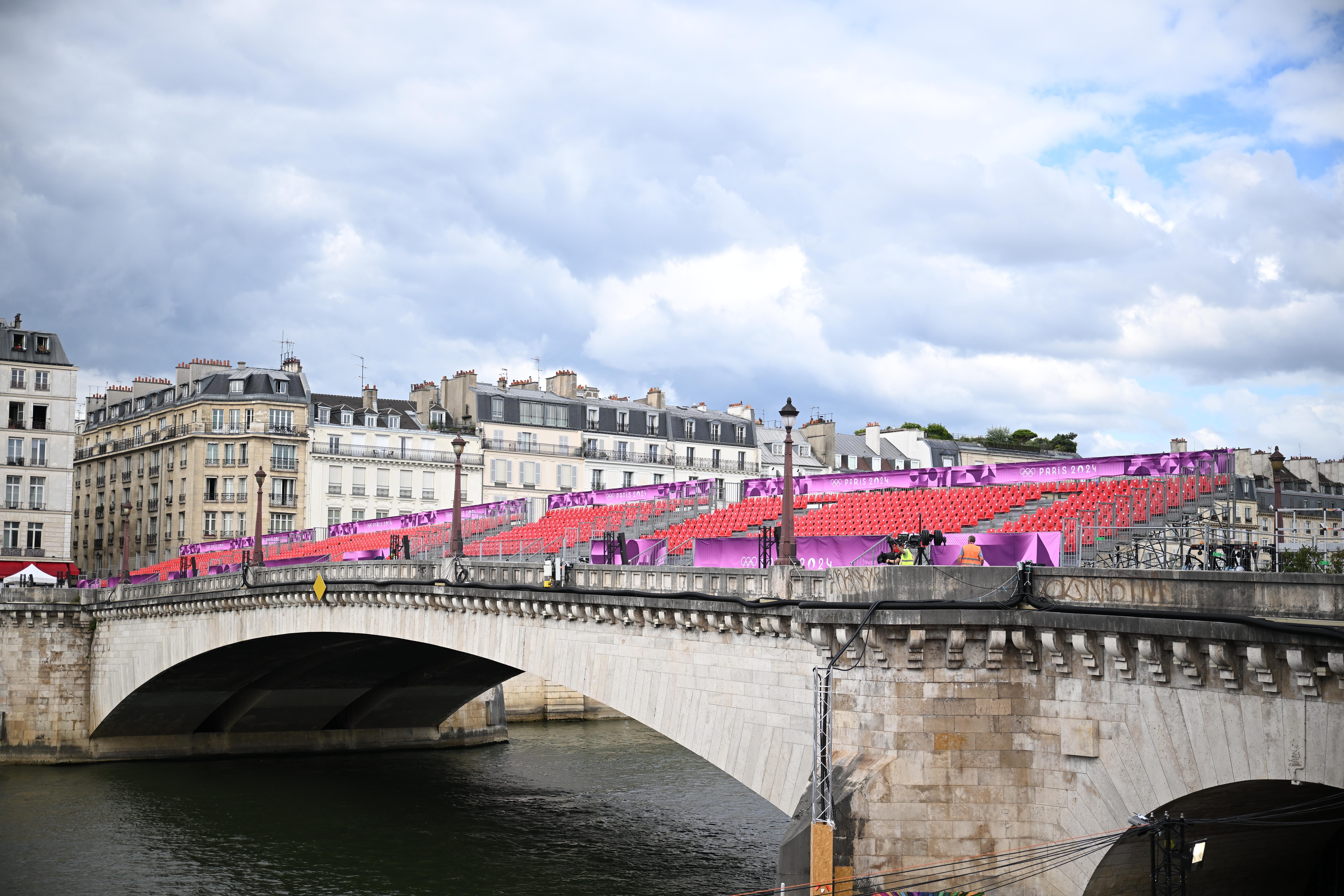 Tribune sur le pont de La Tournelle - ©PRESSESPORTS