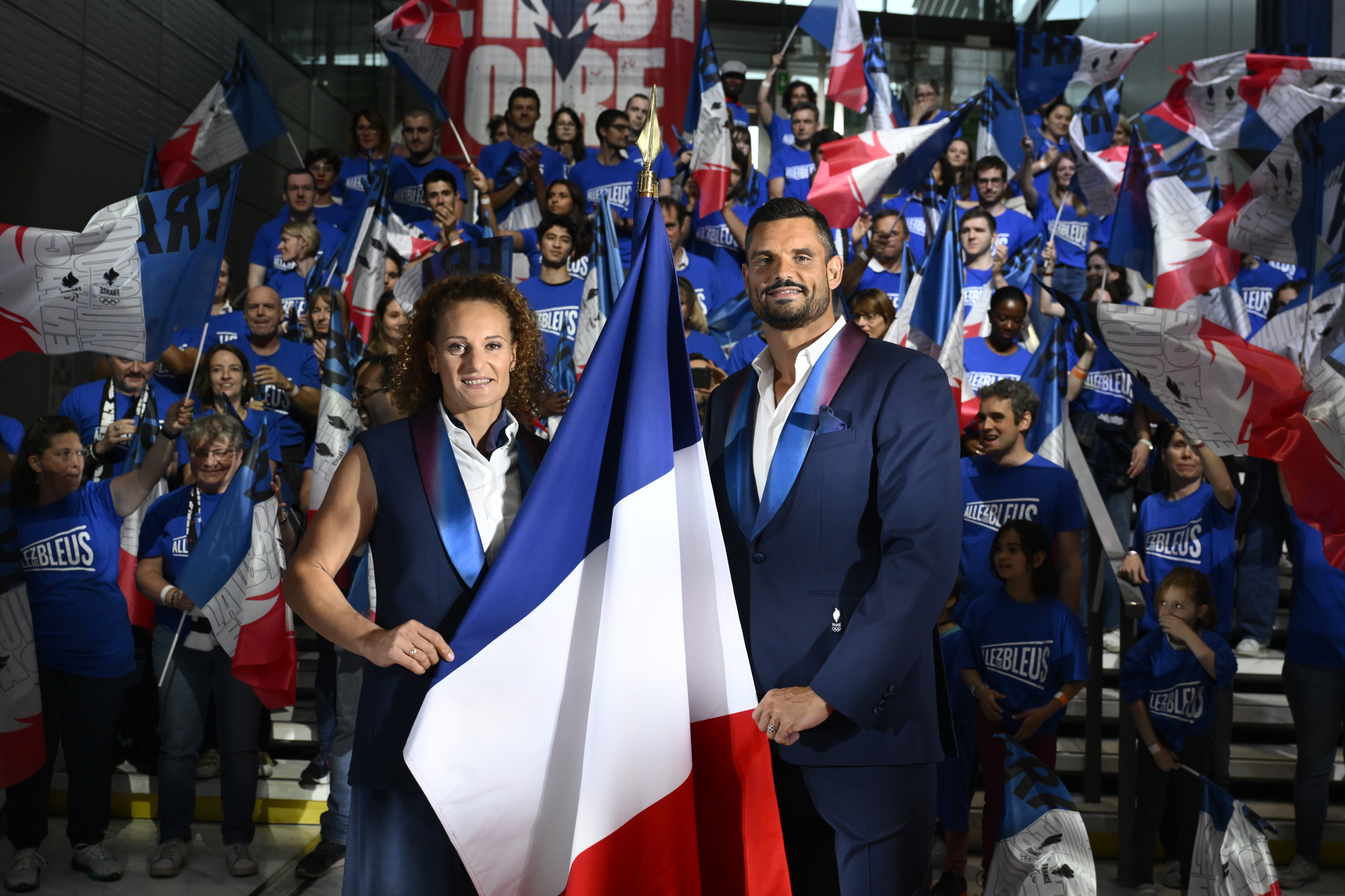 Les porte-drapeau de la délégation française - ©CNOSF/KMSP