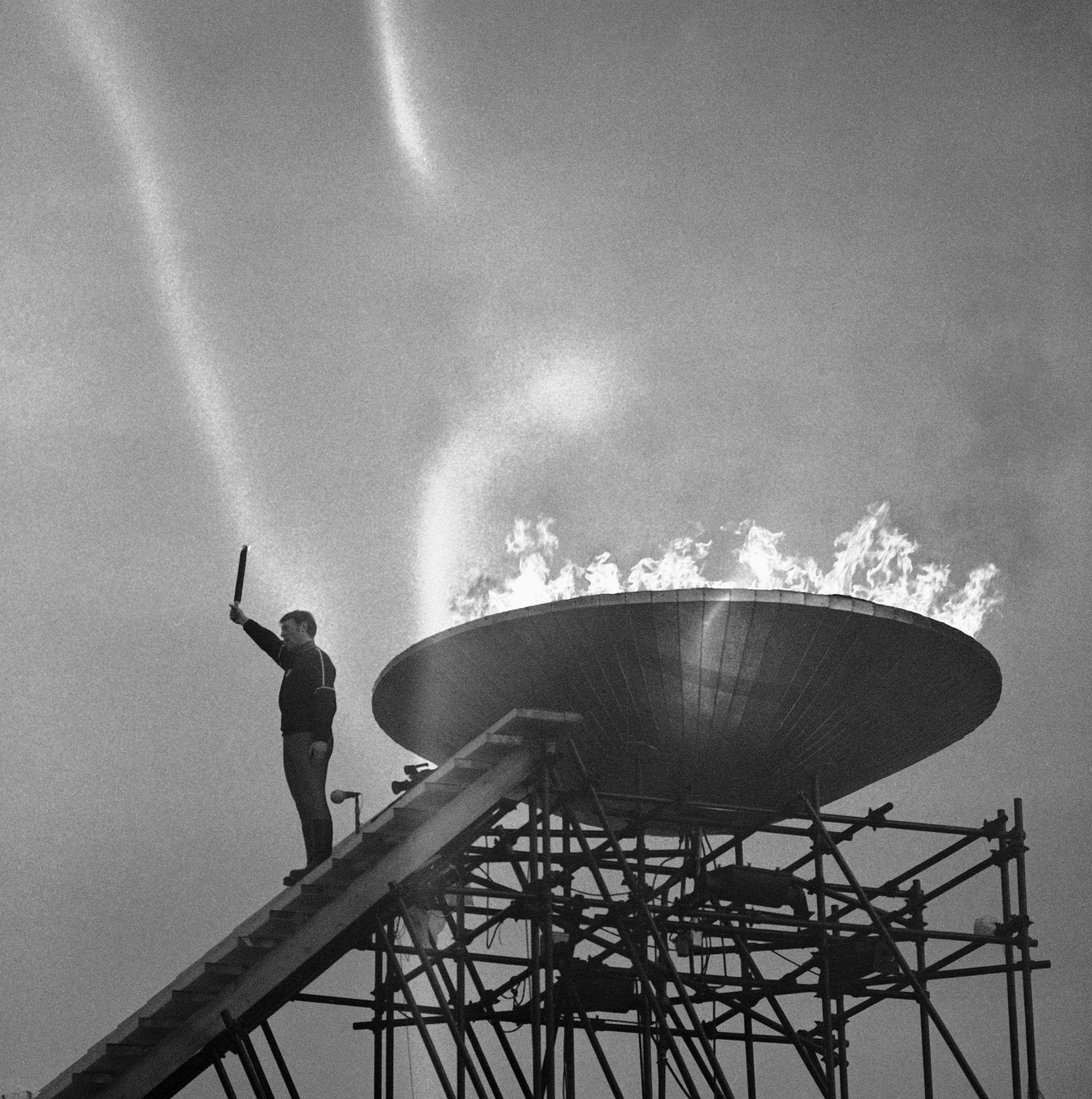 Alain Calmat allume la vasque ©CIO