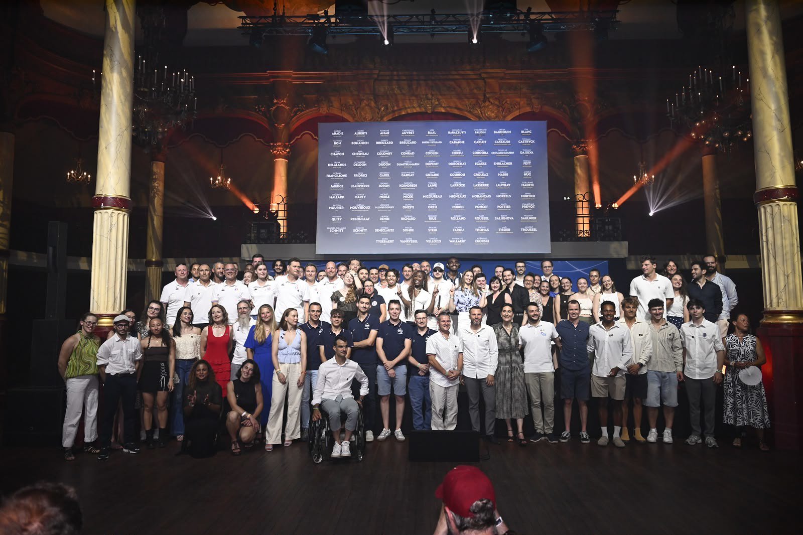Les champions du monde français lors de la Soirée des champions de 2025 du CNOSF.