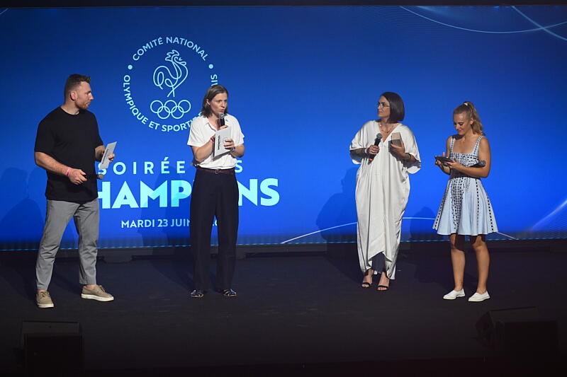 Marie Martinod et Axel Clerget, co-présidents de la Commission des athlètes de haut niveau (CAHN) du CNOSF, et Astrid Guyart, vice-présidente du CNOSF.
