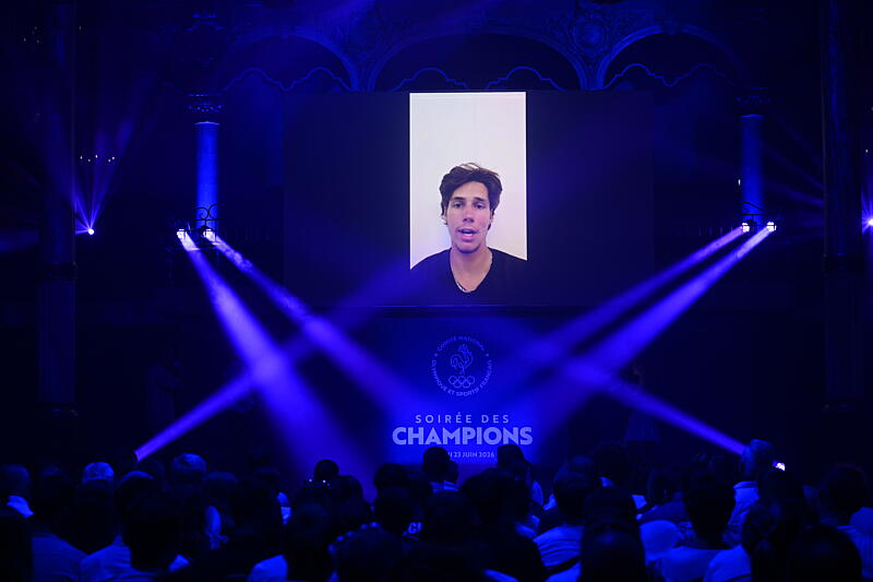 Romain Allemand, élu coup de coeur dans la catégorie beau geste lors de la soirée des champions de 2025 du CNOSF.