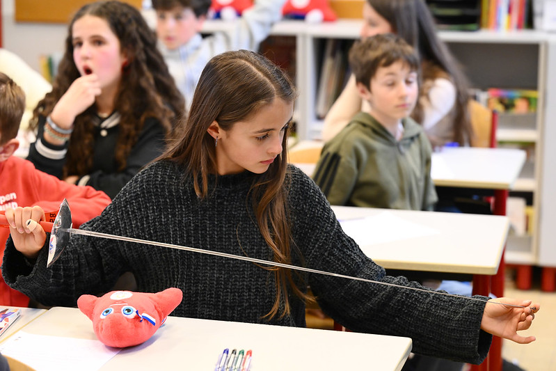 Jeune fille dans une classe olympique.