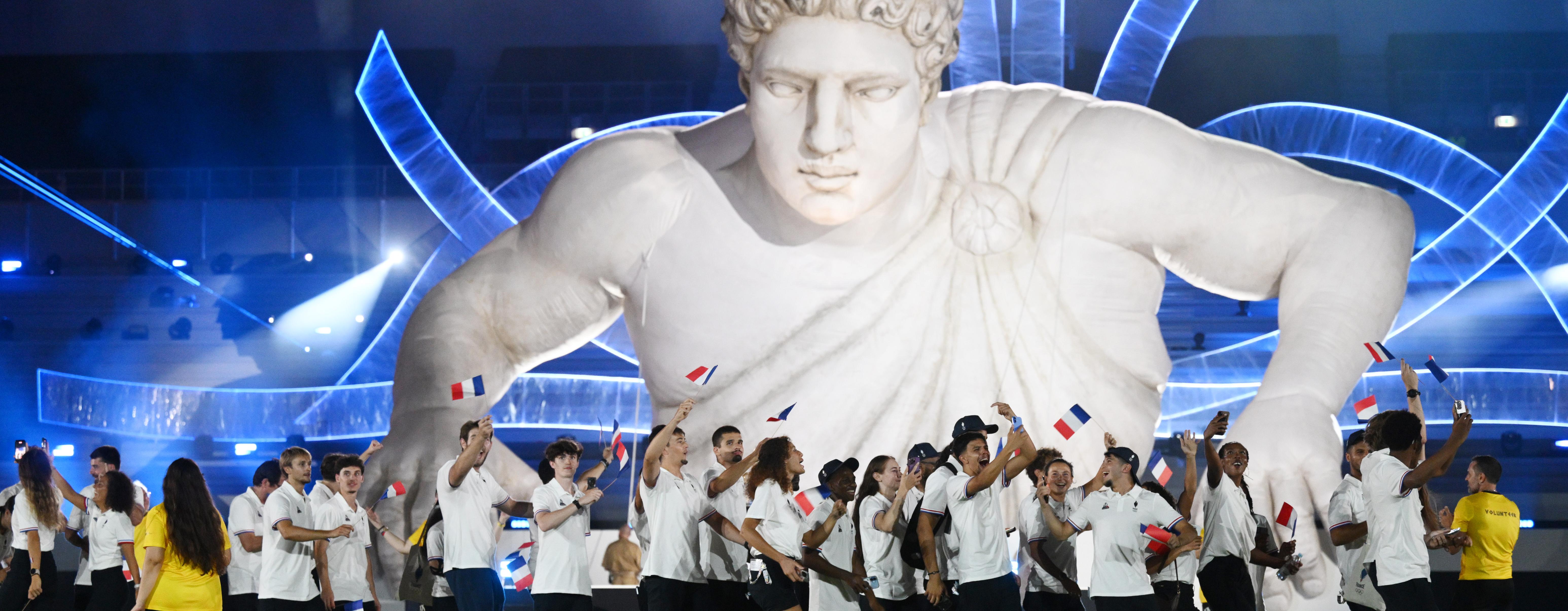 La délégation française lors de la cérémonie d'ouverture des Jeux Méditerranéens de Tarente 2026 ©CNOSF/KMSP