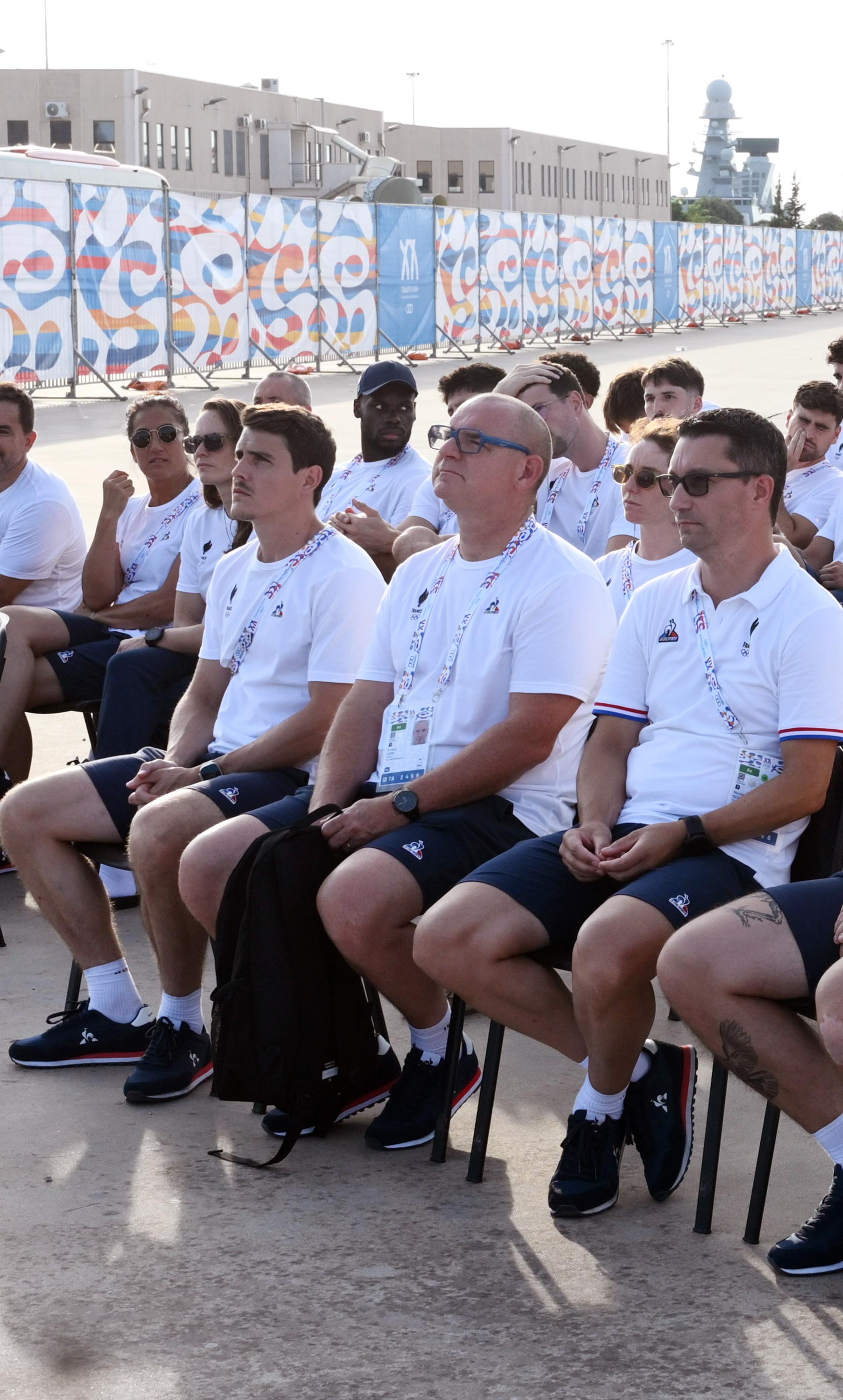 Arnaud Jean (deuxième en partant de la droite), chef de mission de la délégation française aux Jeux Méditerranéens de Tarente 2026 à la cérémonie d'accueil ©CNOSF/KMSP