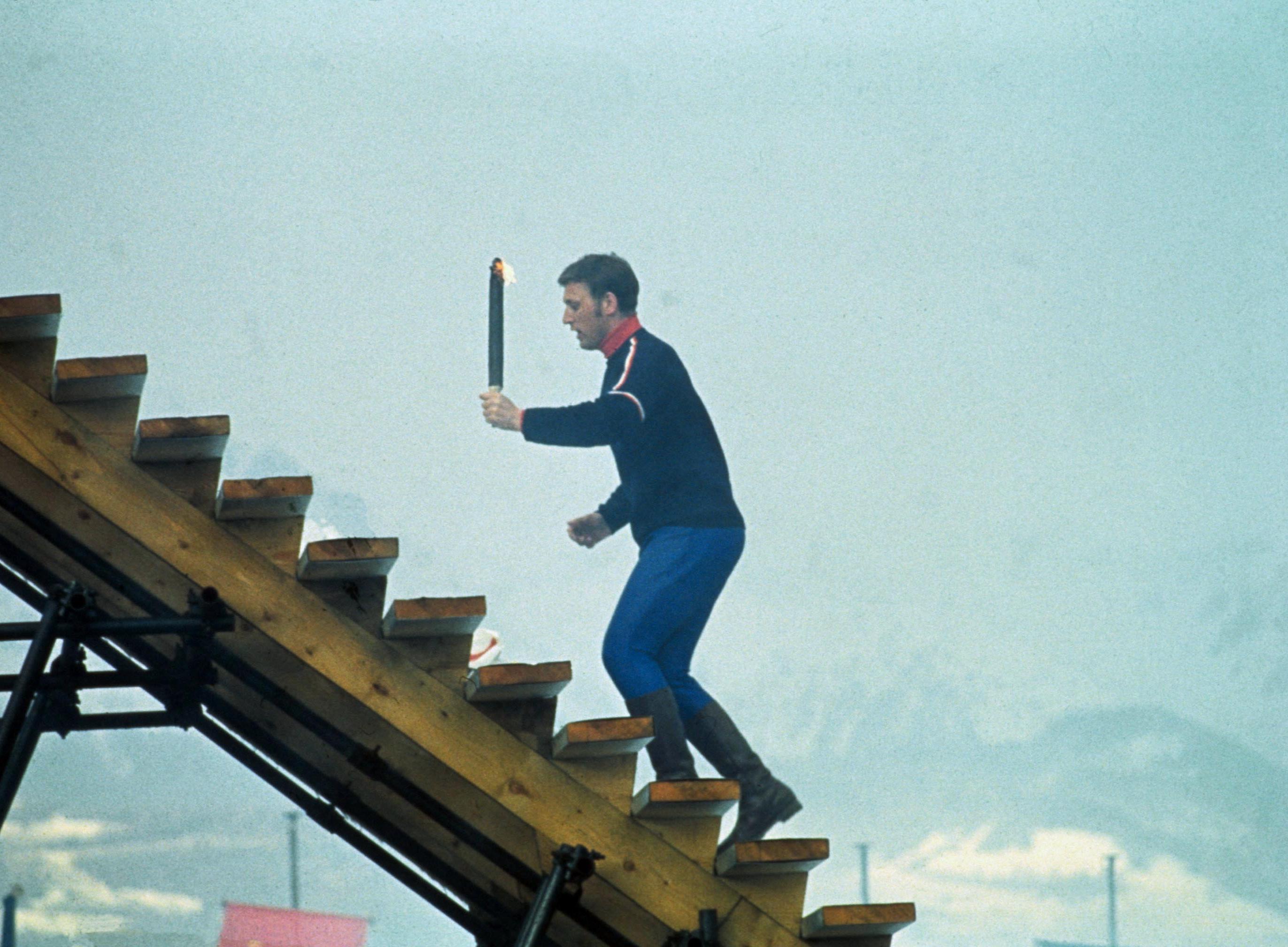 Alain Calmat allume la vasque ©Pressesports