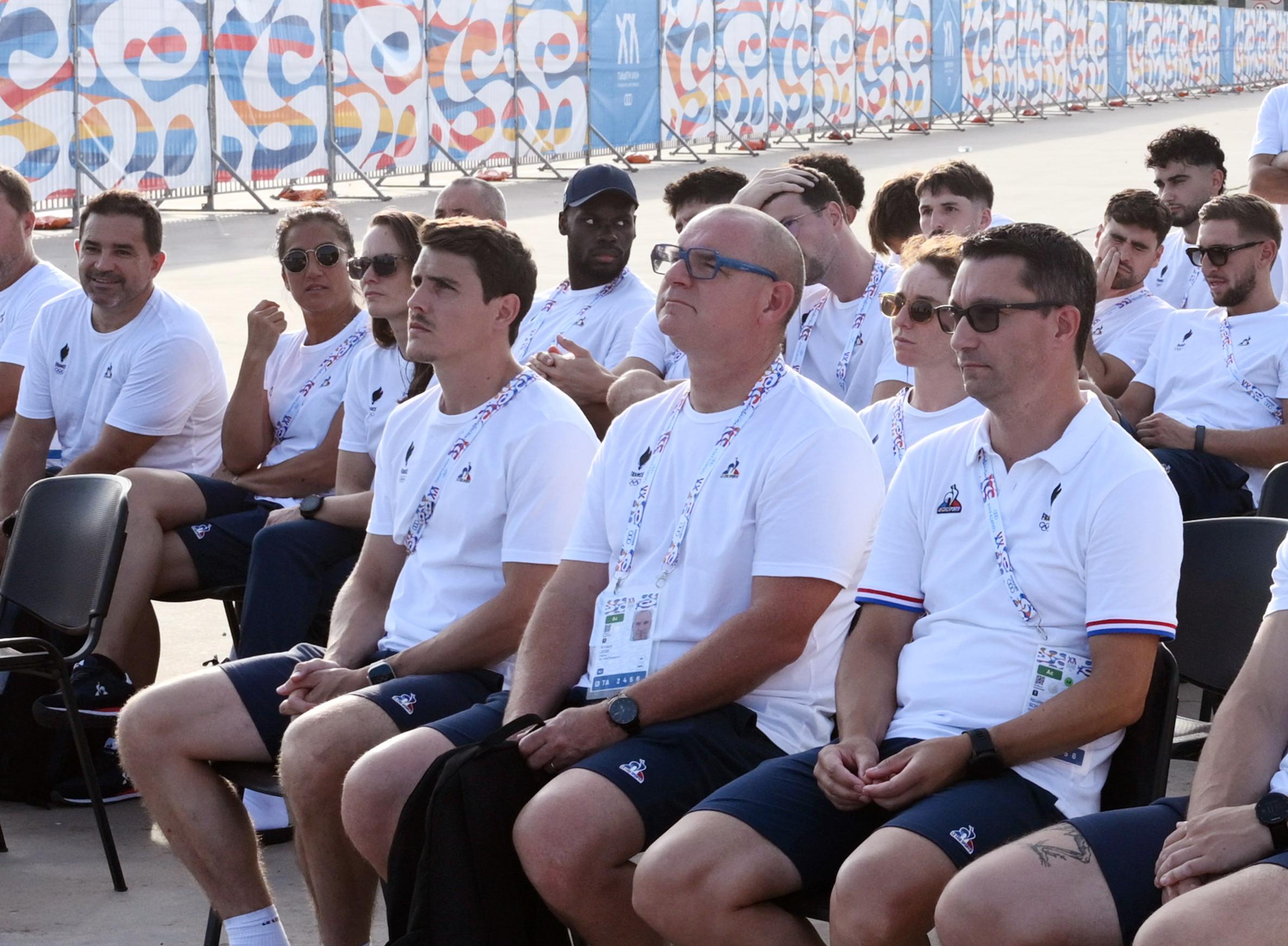 Arnaud Jean (deuxième en partant de la droite), chef de mission de la délégation française aux Jeux Méditerranéens de Tarente 2026 à la cérémonie d'accueil ©CNOSF/KMSP