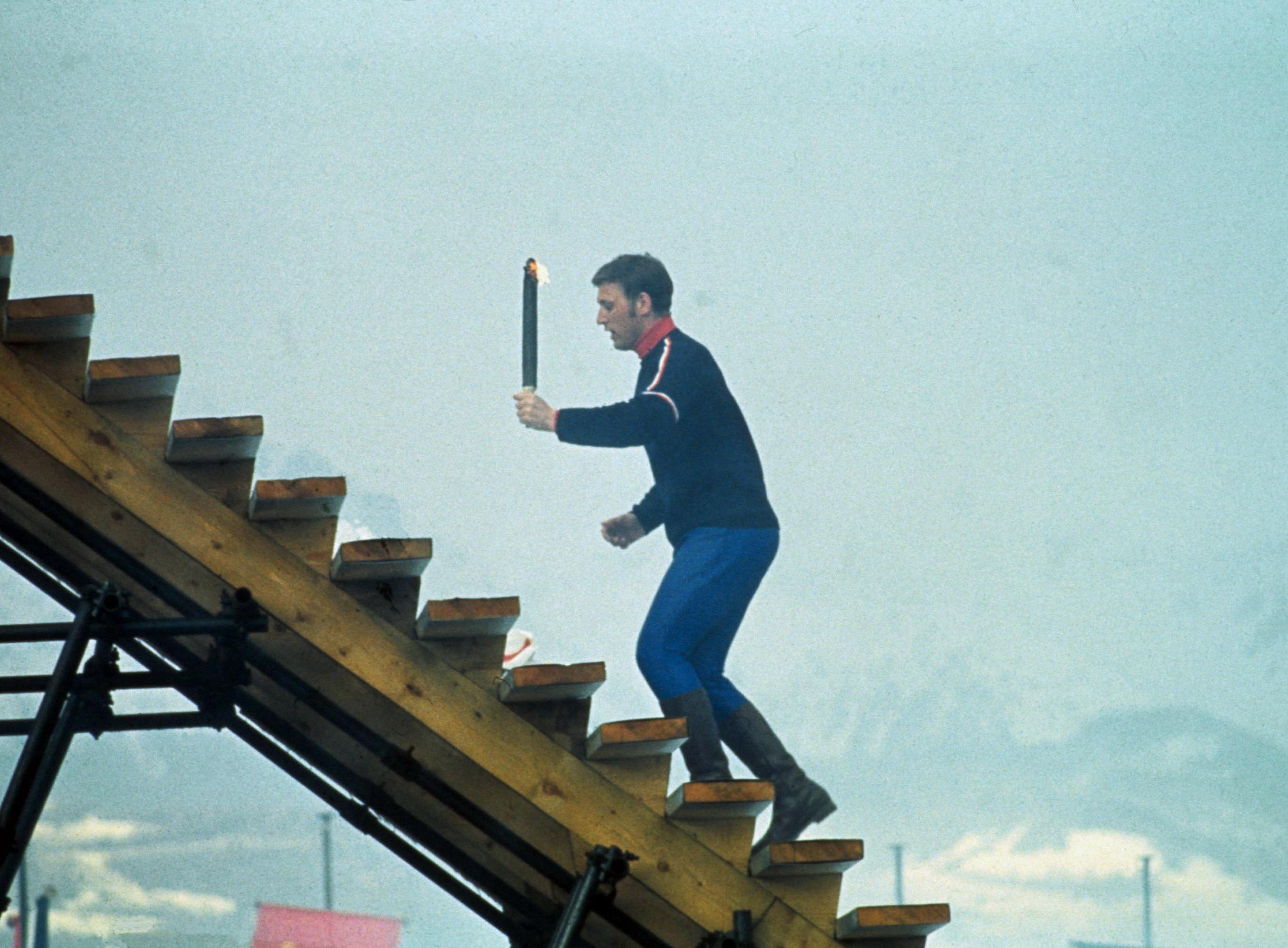 Alain Calmat allume la vasque ©Pressesports