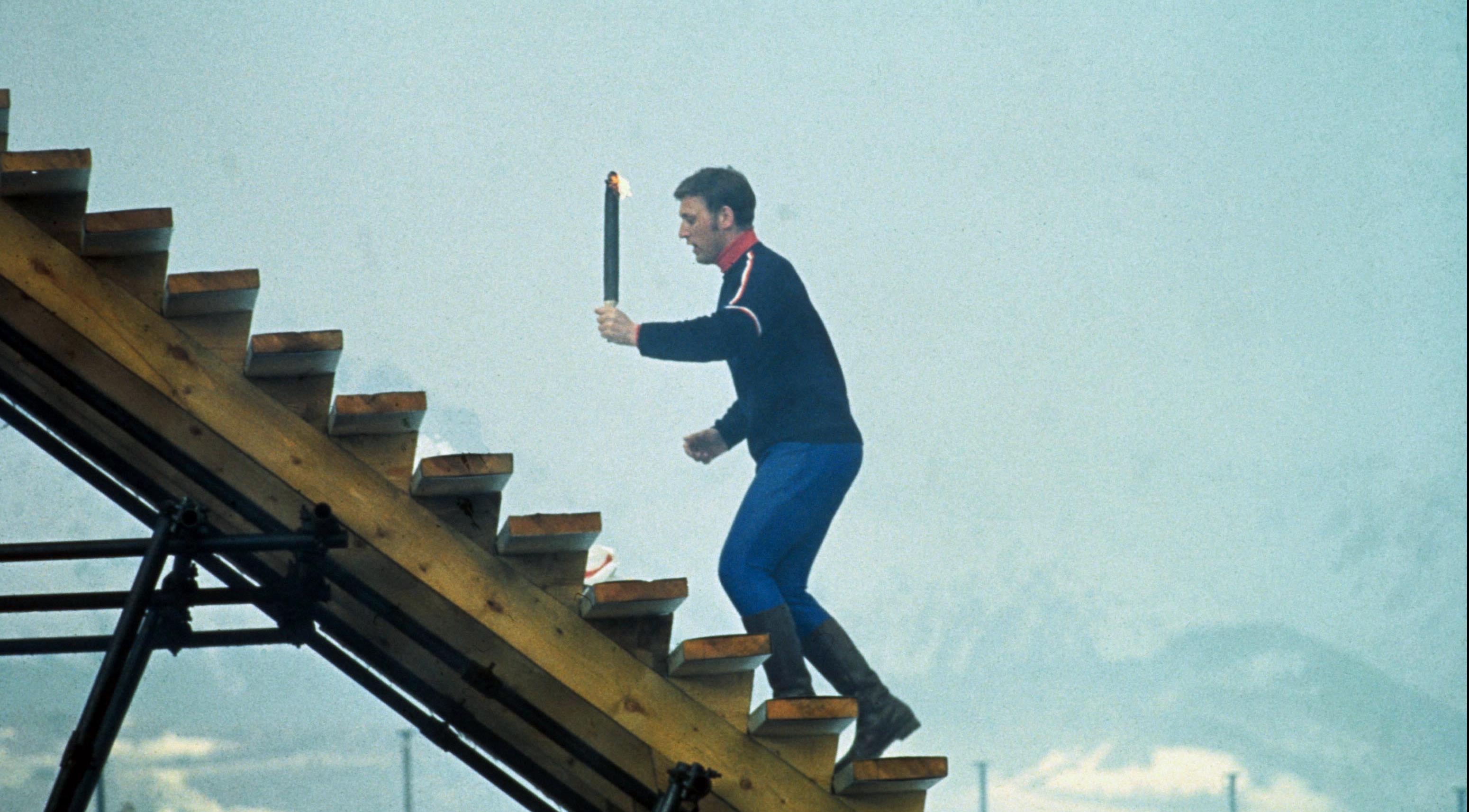 Alain Calmat allume la vasque ©Pressesports