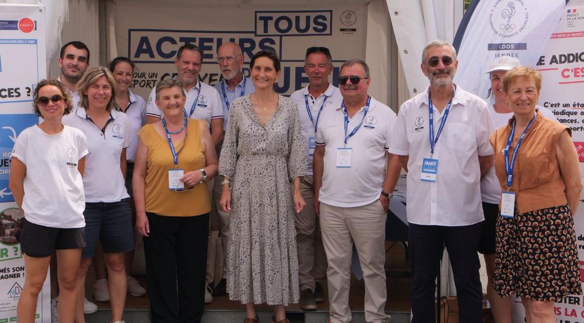 Le stand du CDOS 85 aux championnats de France de cyclisme sur route de l'Avenir 2026