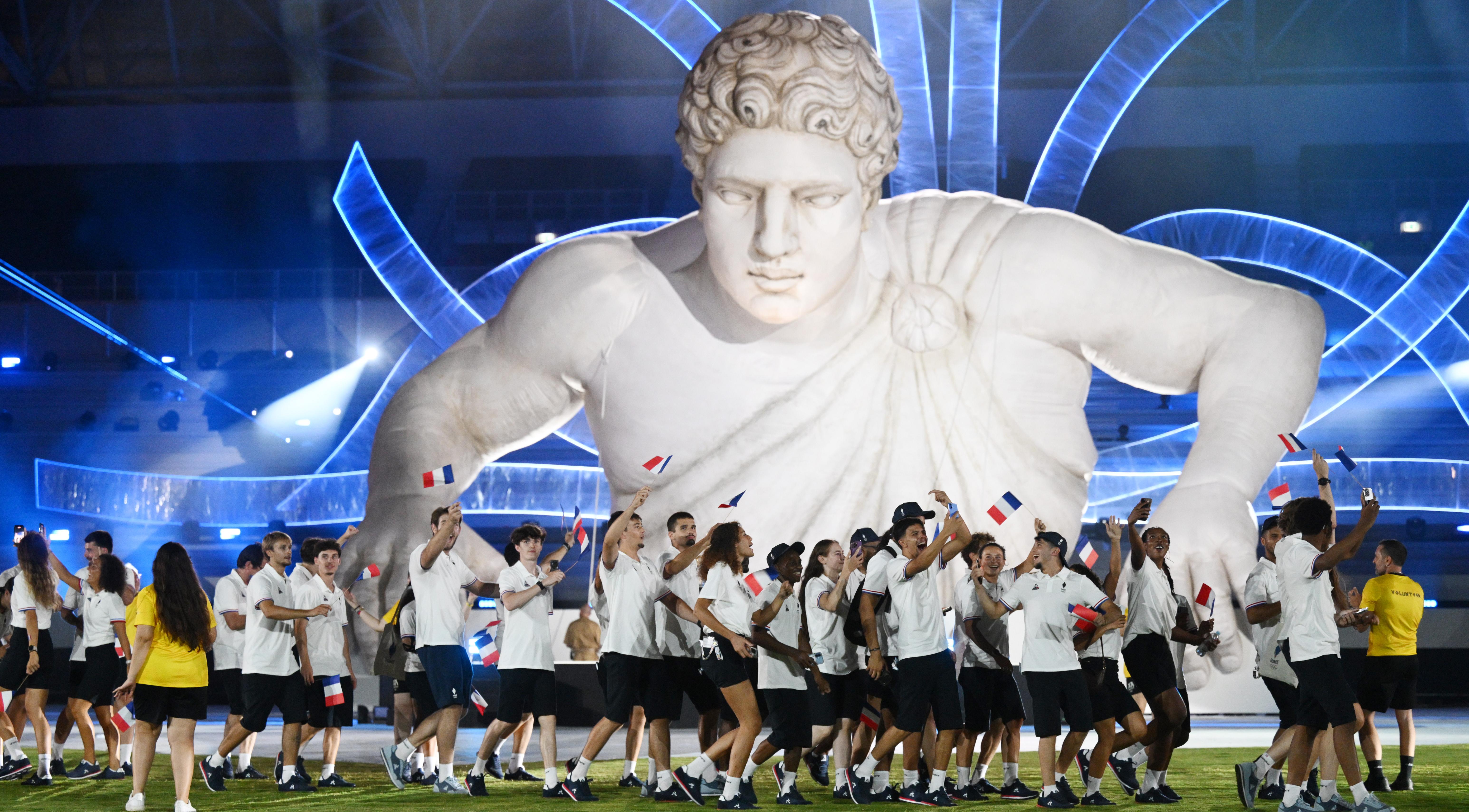 La délégation française lors de la cérémonie d'ouverture des Jeux Méditerranéens de Tarente 2026 ©CNOSF/KMSP